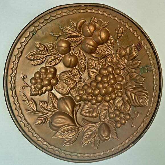 Vintage Peerage Brass Plate Wall Hanging Made in England 14” Embossed Repoussé - Picture 1 of 7